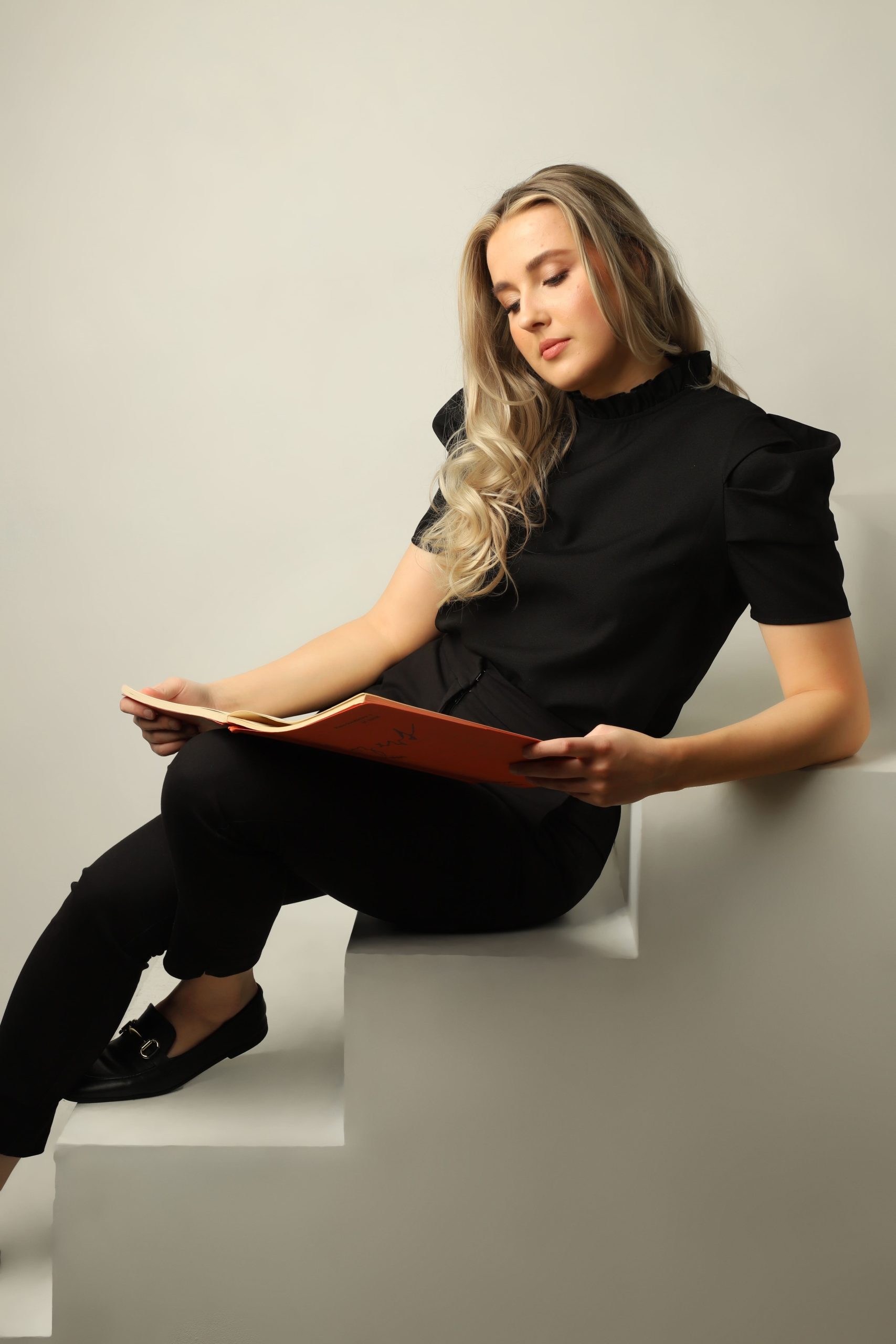 Elise reading a music score